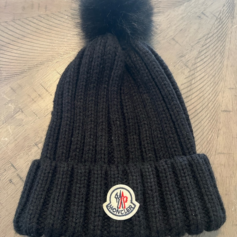NEW Women's Black Knit Pom-Pom Hat